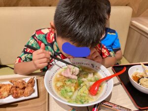 有明ガーデンのフードコートで子供たちとキッズメニュー＆ランチタイム！