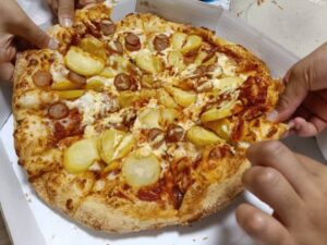 やんちゃ三兄弟とドミノ・ピザ！豊洲店でお持ち帰りピザパーティー